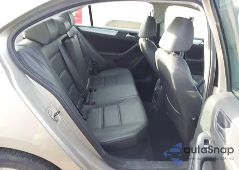 2013 Volkswagen Jetta 2.5L Se z USA, uszkodzony, nr VIN 3VWDP7AJ5DM217539